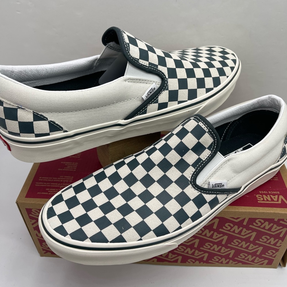 Vans Men's Classic Slip-On
Checkerboard Green/True White
VN000BVZBGN Sneakers - Picture 10 of 16